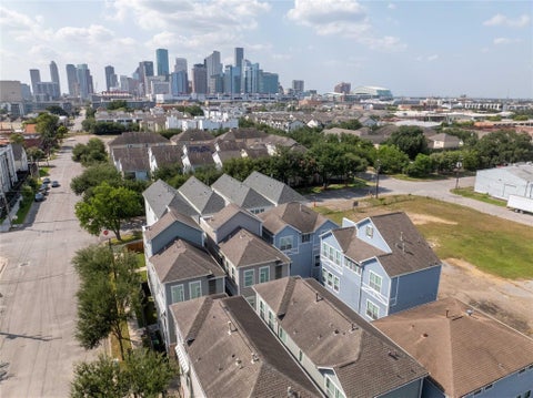 Tiny photo for 3009 Bell Street #B, Houston, TX 77003 (MLS # 14724107)