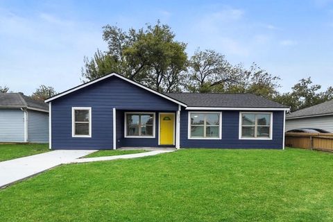 Photo of 2313 Ingersol Avenue, Pasadena, TX 77506 (MLS # 33890165)