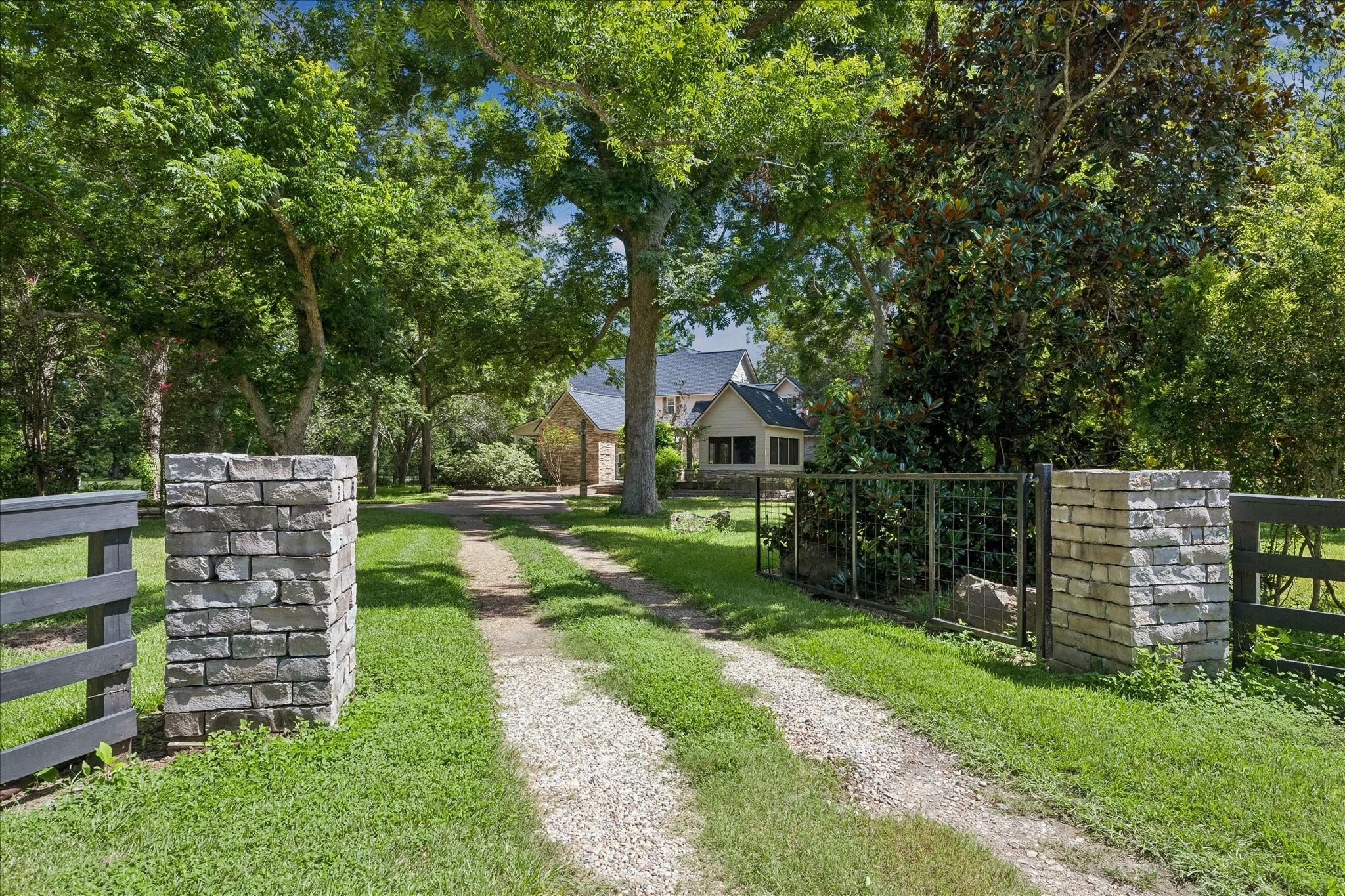 18202 County Road 40 - Lockridge Rd
