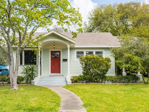 Photo of 4528 Ave R 1/2, Galveston, TX 77551 (MLS # 53722791)