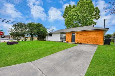 Photo of 6522 Belarbor Street, Houston, TX 77087 (MLS # 39471953)