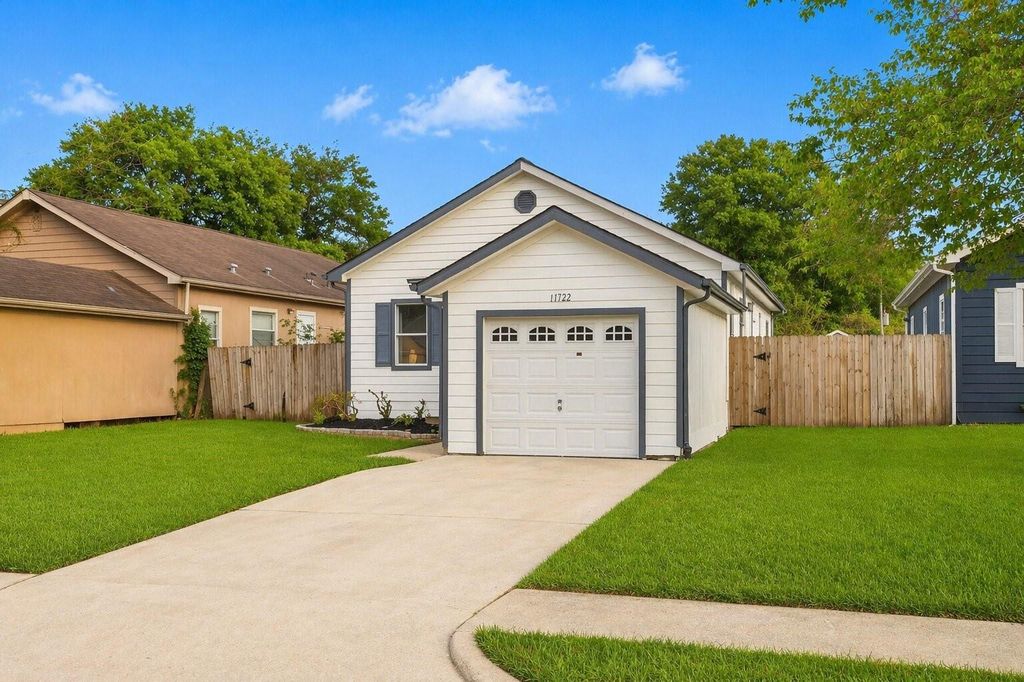 Photo of 11722 Greenglen Drive, Houston, TX 77044 (MLS # 70869685)