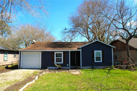 817 S Morgan Street Angleton TX 77515