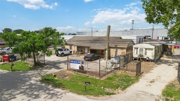 8021 BERWYN DR, HOUSTON, TX 77037 - Image a6d589bee217fb2abe487396fc54ec0f/2733608382