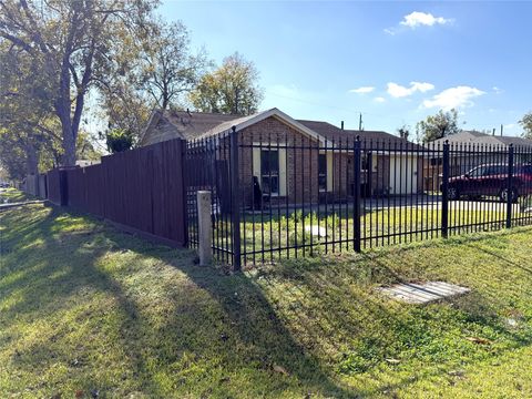 Photo of 3522 Castledale Drive, Houston, TX 77093 (MLS # 79529525)