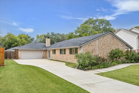 Photo of 10818 Olympia Drive, Houston, TX 77042 (MLS # 33155404)