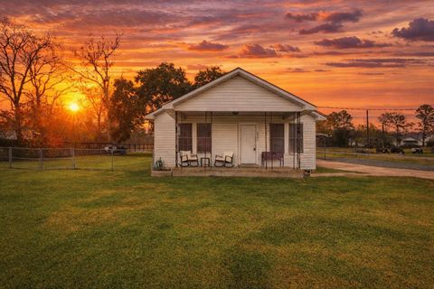 Homes For Sale - 6902 Concord Road<br/> Beaumont, TX 77708