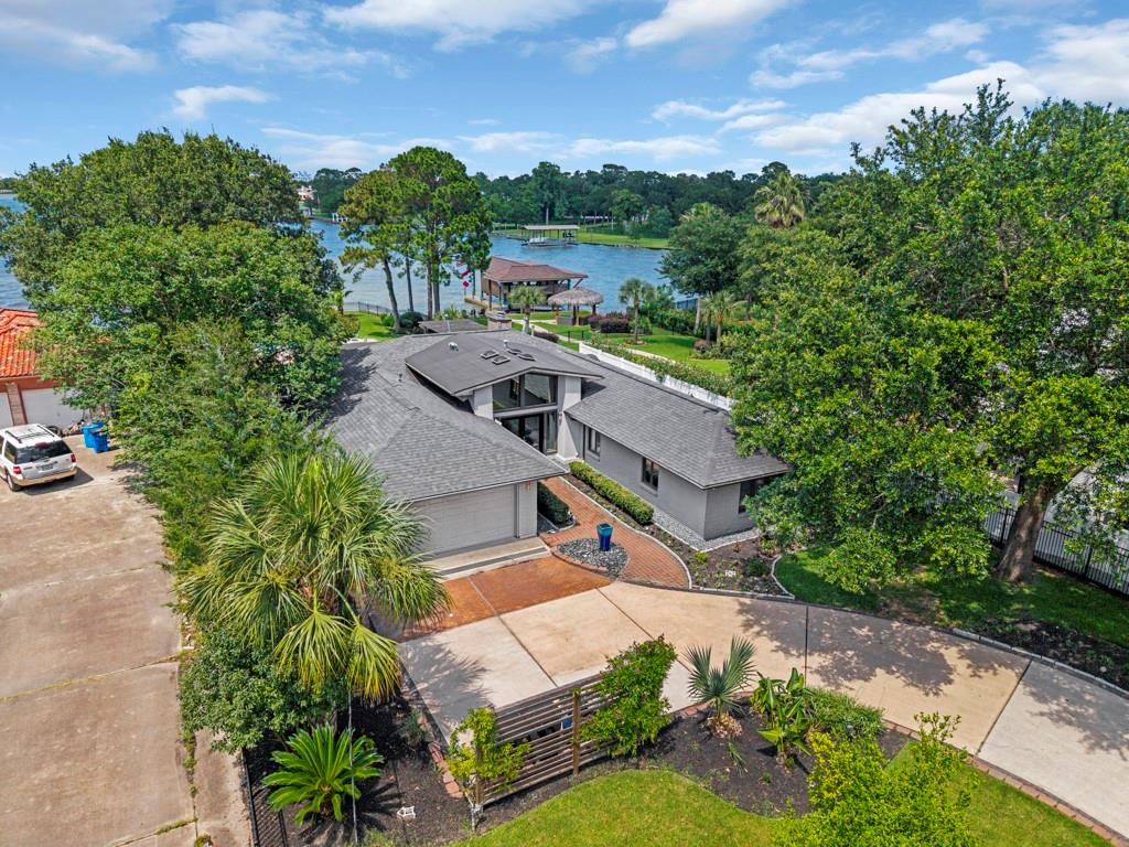 217 Lakeshore Circle