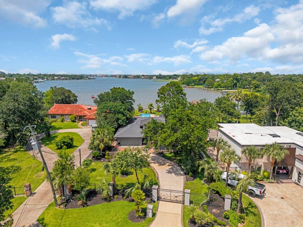 217 Lakeshore Circle