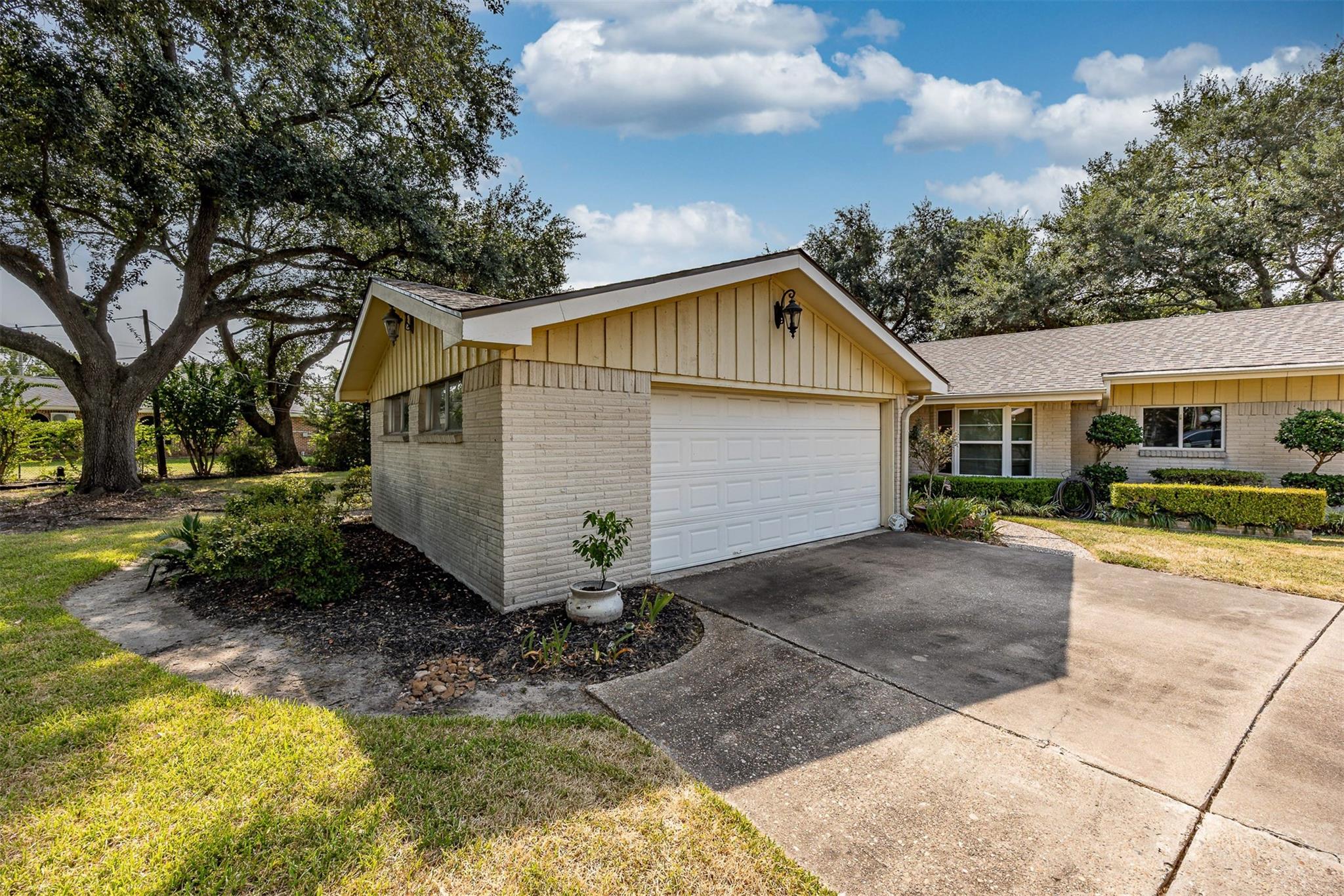 803 Sharon Lane