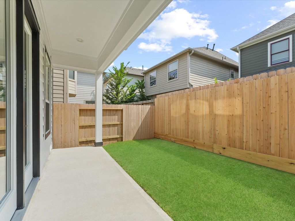 Photo of 1438 Dian Street #A, Houston, TX 77008 (MLS # 17830968)