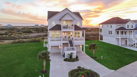 Homes For Sale - 25935 Bay Breeze Drive<br/> Galveston, TX 77554