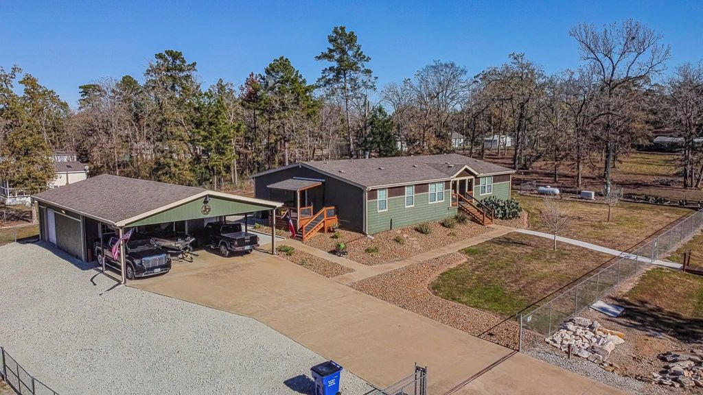 Photo of 120 Mary Drive, Huntsville, TX 77320 (MLS # 35221624)