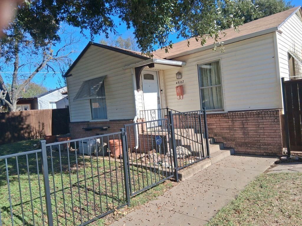 Photo of 4807 Penrose Avenue, Fort Worth, TX 76116 (MLS # 53633180)