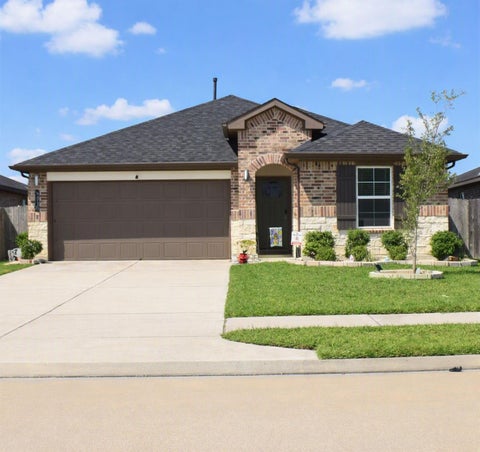 Homes For Sale - 5030 Pine Haven Lane<br/> Fresno, TX 77545