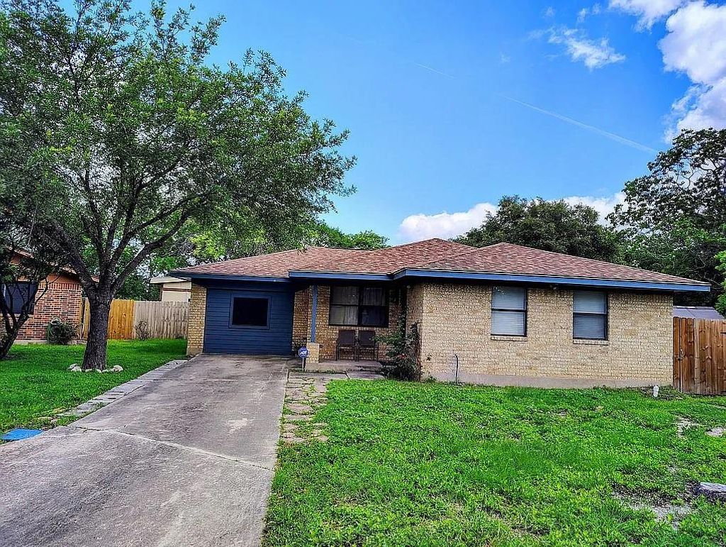 Photo of 135 Navajo Circle, Cibolo, TX 78108 (MLS # 77041015)