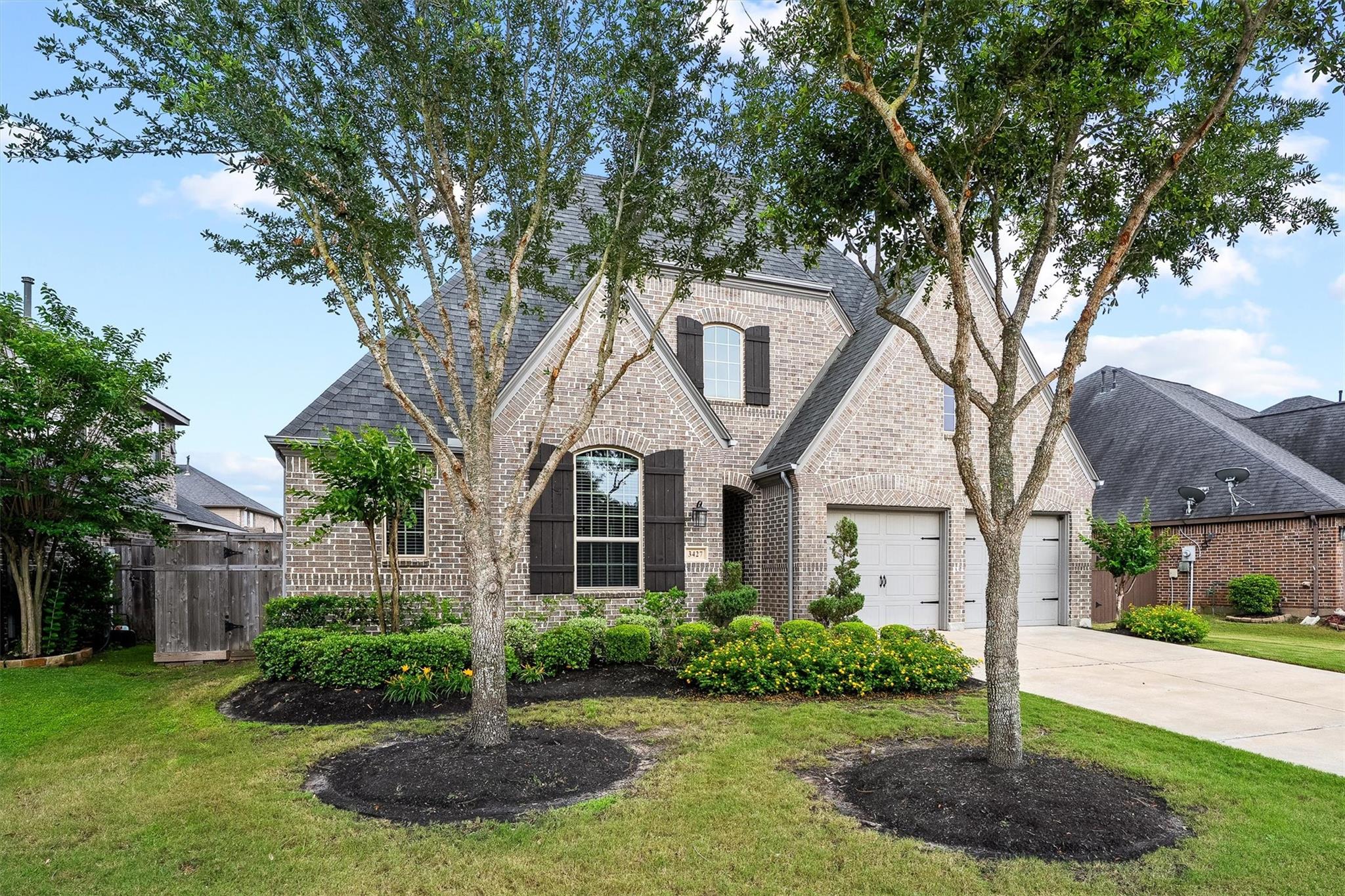 3427 Willow Crescent Court