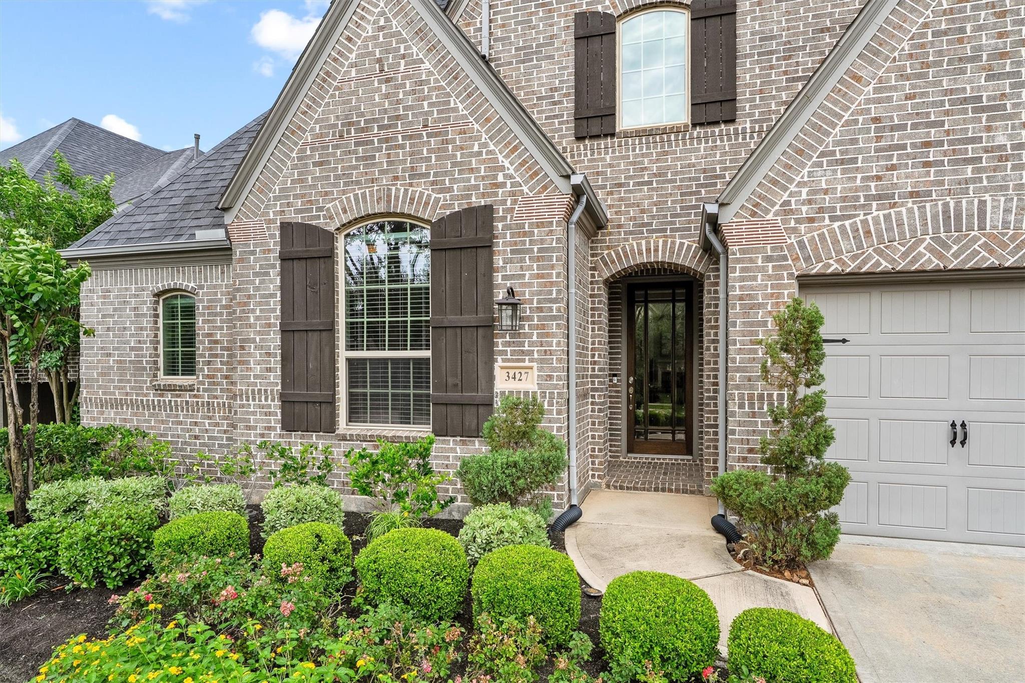 3427 Willow Crescent Court