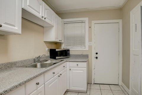 Photo of 1935 Richmond Avenue #1, Houston, TX 77098 (MLS # 97272868)