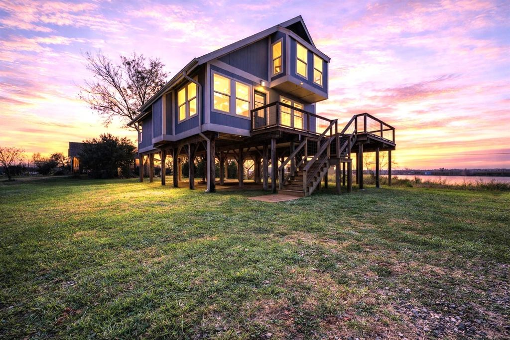 Photo of 12827 Sandpiper Road, Angleton, TX 77515 (MLS # 97773873)