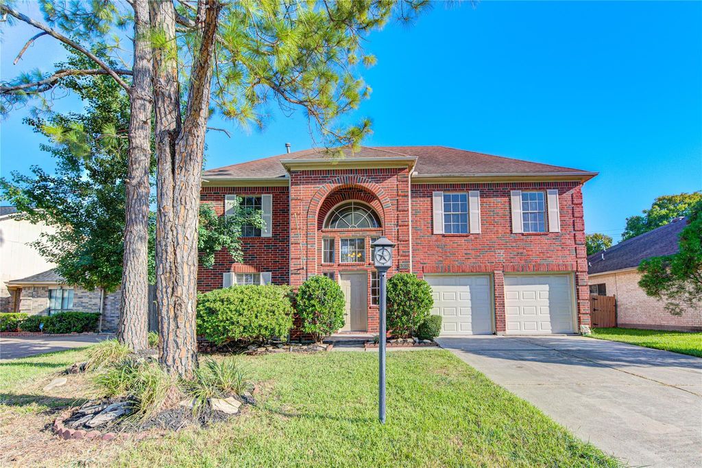 Photo of 13030 Richmond Avenue, Houston, TX 77082 (MLS # 25694141)