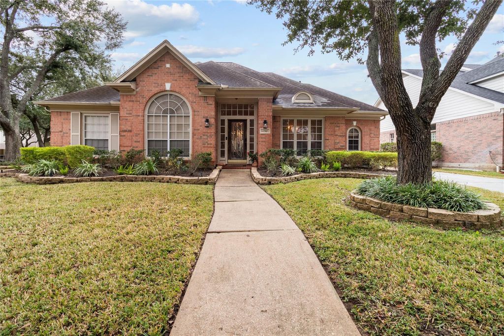 Photo of 1510 Meadow Glade Court, Sugar Land, TX 77479 (MLS # 65146982)