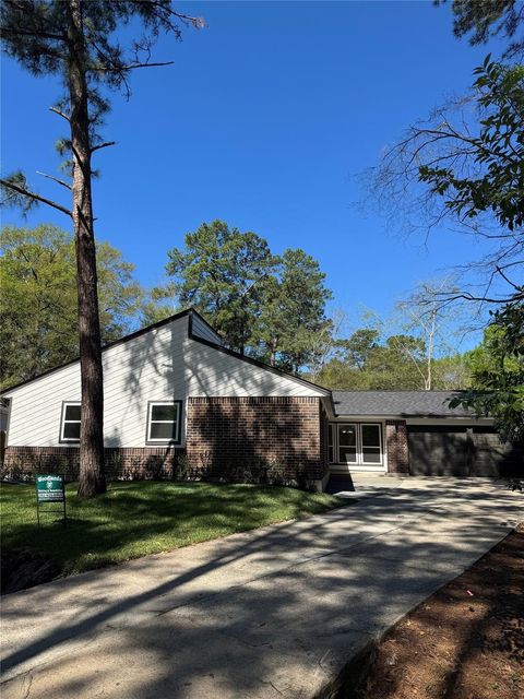 Homes For Sale - 9 Woodlot Court<br/> The Woodlands, TX 77380