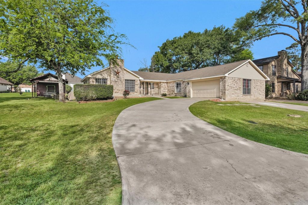 Photo of 6878 Kingston Cove Lane, Willis, TX 77318 (MLS # 93007104)