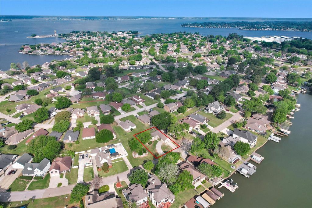 Photo of 6878 Kingston Cove Lane, Willis, TX 77318 (MLS # 93007104)