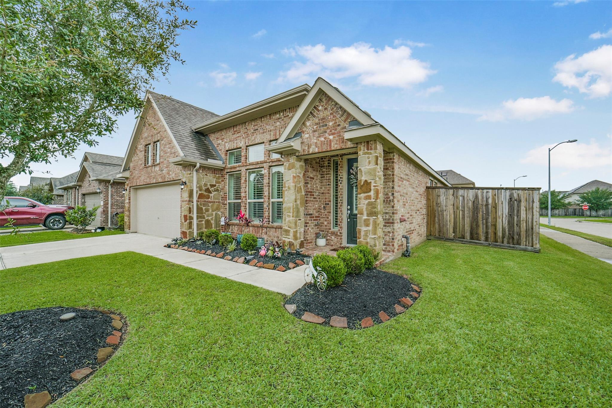 6011 Summer Holly Lane