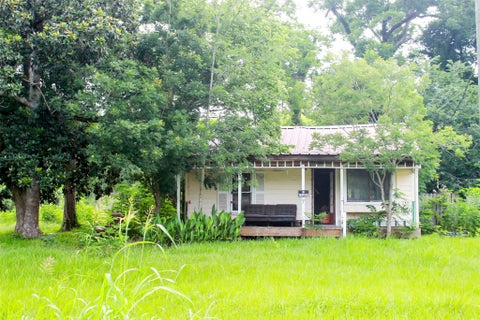 Photo of 120 Creekside Drive, Angleton, TX 77515 (MLS # 76461361)