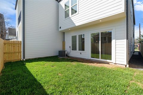 Tiny photo for 4610 Gunter Street, Houston, TX 77020 (MLS # 78243810)