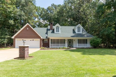 Photo of 1116 N Pine Street, Village Mills, TX 75979 (MLS # 27136853)