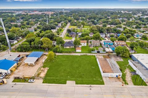 Photo of 1302 Texas Avenue, Texas City, TX 77590 (MLS # 93730169)