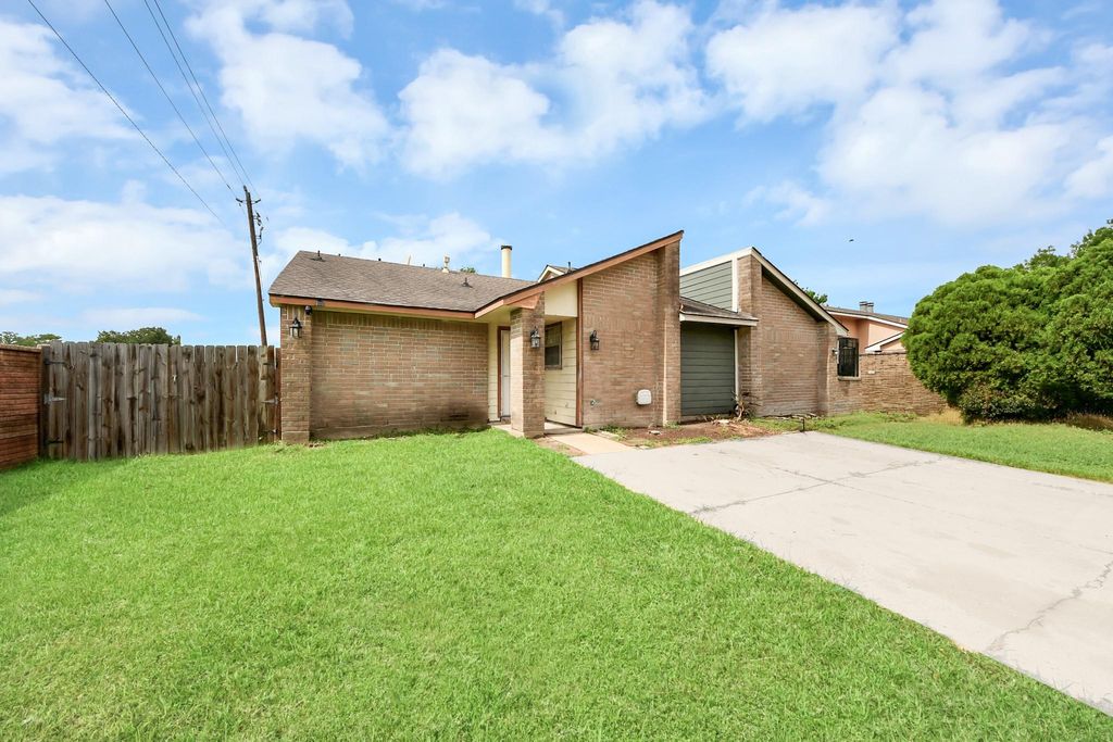 Photo of 5444 Ridge Wind Lane, Houston, TX 77053 (MLS # 54698268)