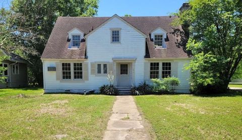 Homes For Sale - 1410 W Main Street<br/> Red River County, Clarksville, TX 75426