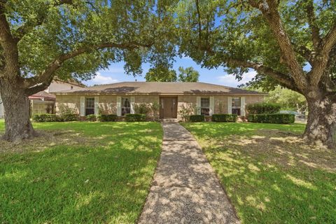 Photo of 2902 Robinson Road, Missouri City, TX 77459 (MLS # 13147588)