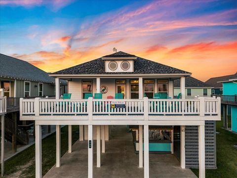 Photo of 966 Pelican Lane, Crystal Beach, TX 77650 (MLS # 25522508)