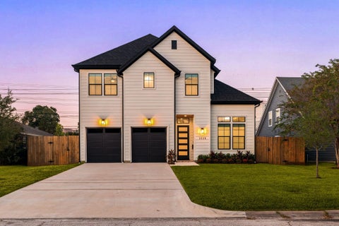 Photo of 1038 W 31st Street, Houston, TX 77018 (MLS # 69568531)