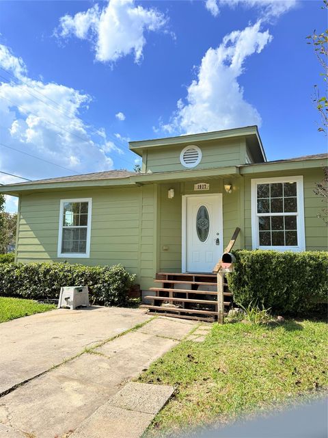 1917 Utah Street Baytown TX 77520
