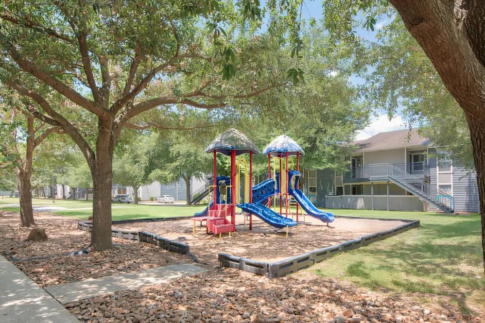 11800 Grand Road 2810