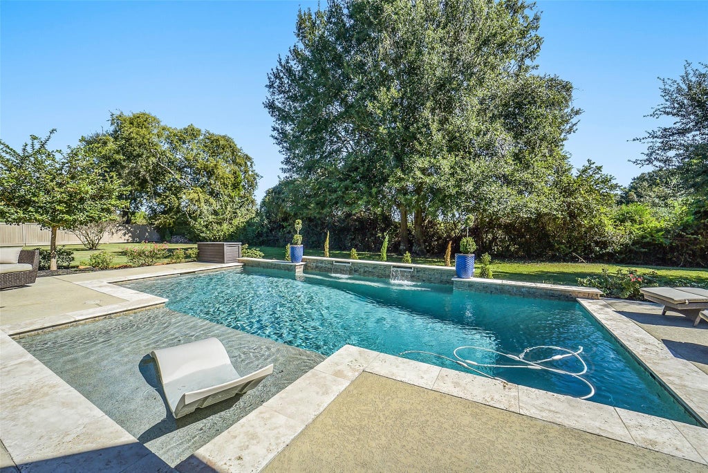Photo of 22114 Meadowhurst Circle E, Tomball, TX 77377 (MLS # 49729929)
