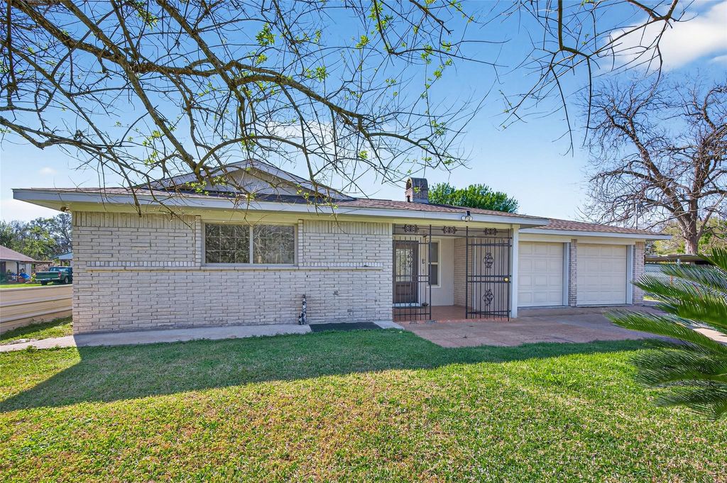 Photo of 13902 Ambrose Street, Houston, TX 77045 (MLS # 7820397)