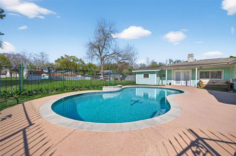Photo of 13902 Ambrose Street, Houston, TX 77045 (MLS # 7820397)
