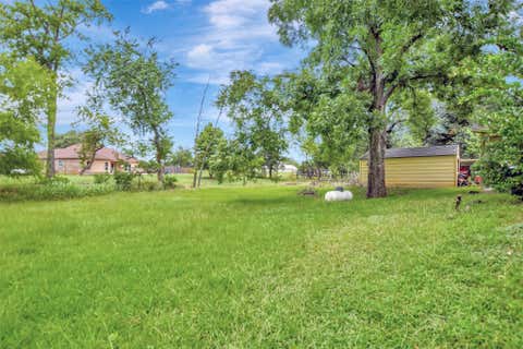 Photo of 308 Heath Avenue, Madisonville, TX 77864 (MLS # 32568647)
