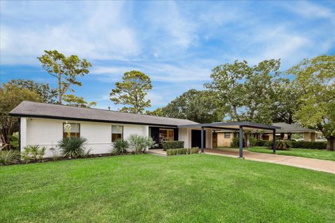 Photo of 2411 Stonecrest Drive, Houston, TX 77018 (MLS # 90270105)