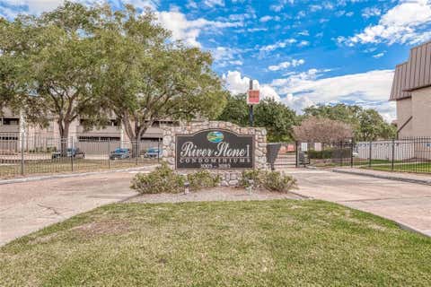 Photo of 3075 Walnut Bend Lane #23, Houston, TX 77042 (MLS # 20054741)