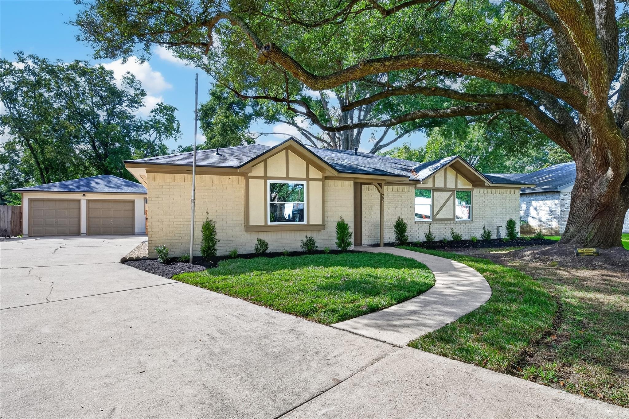 903 Chetwood Circle