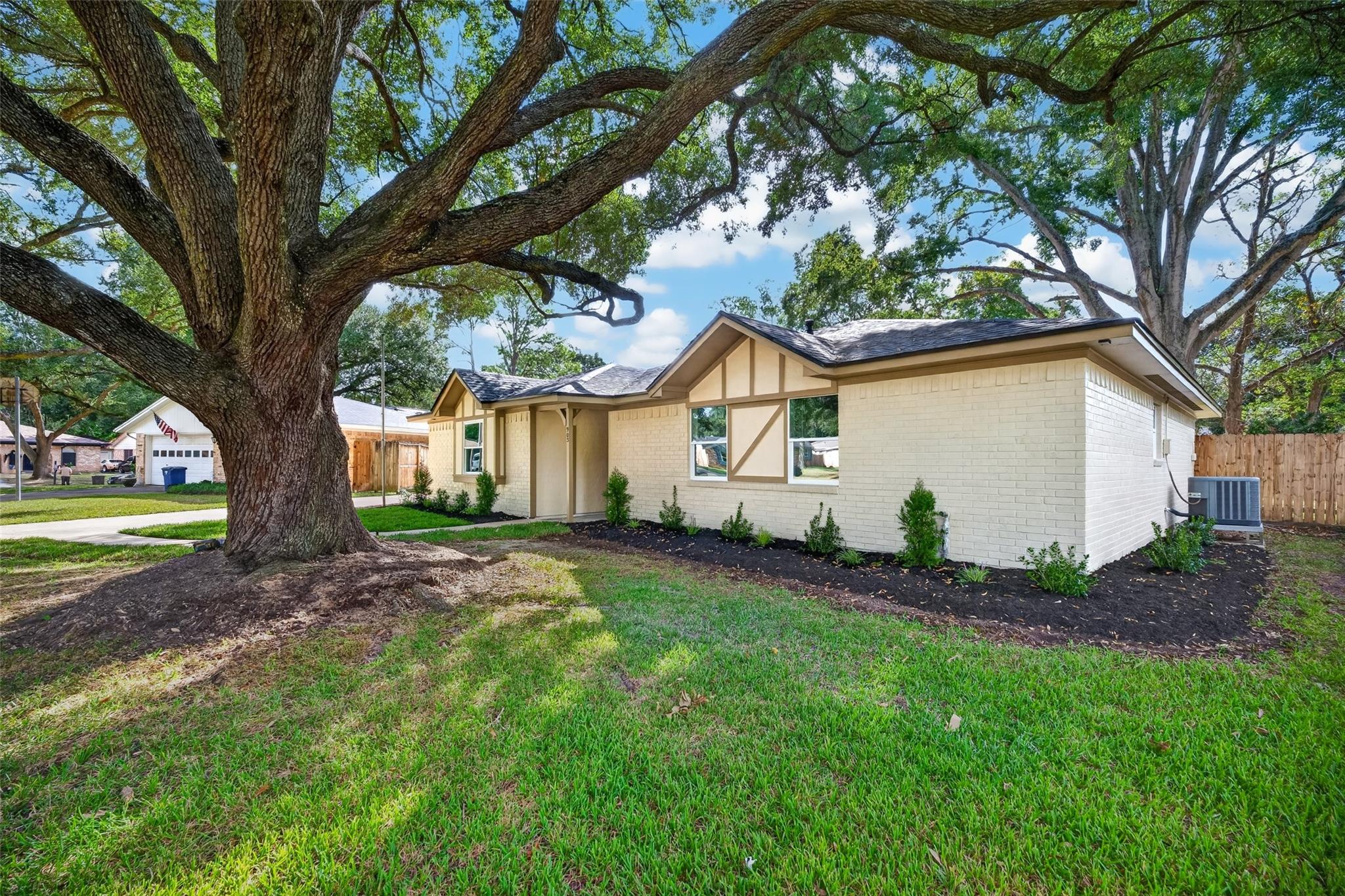 903 Chetwood Circle
