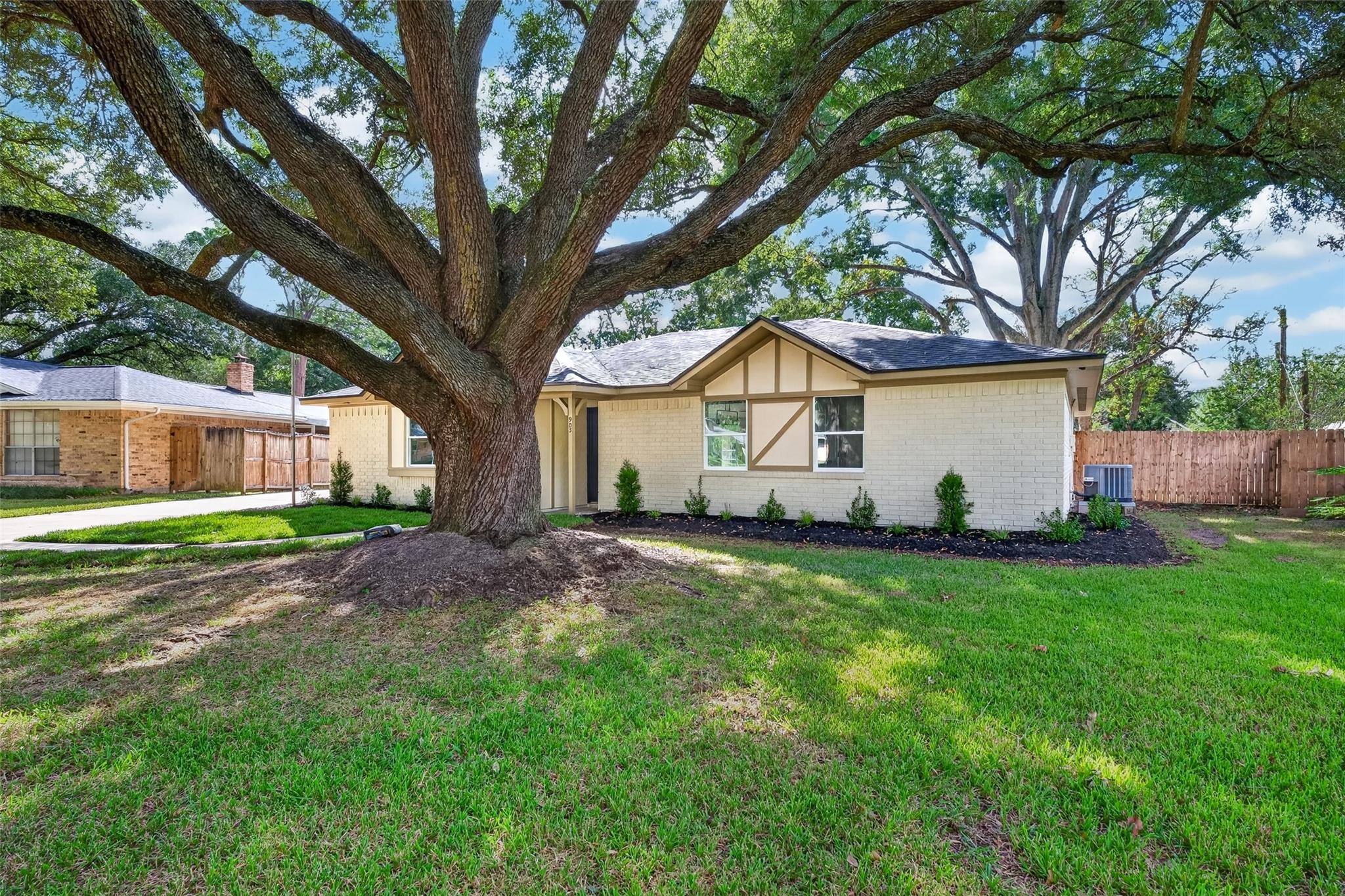 903 Chetwood Circle